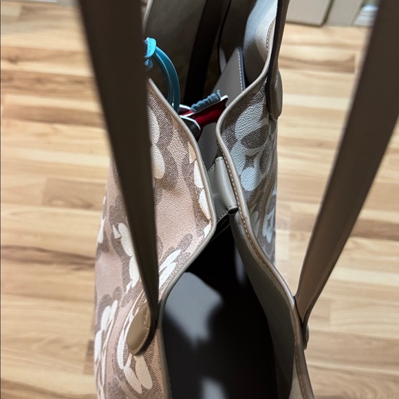 Kate Spade Tan and White Floral Tote - Picture 9 of 9